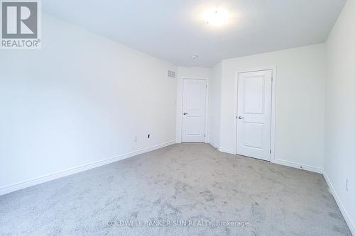 7 Roxanne Drive, Hamilton, ON - Indoor Photo Showing Other Room