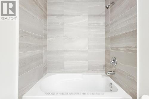 7 Roxanne Drive, Hamilton, ON - Indoor Photo Showing Bathroom