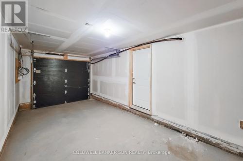 7 Roxanne Drive, Hamilton, ON - Indoor Photo Showing Garage