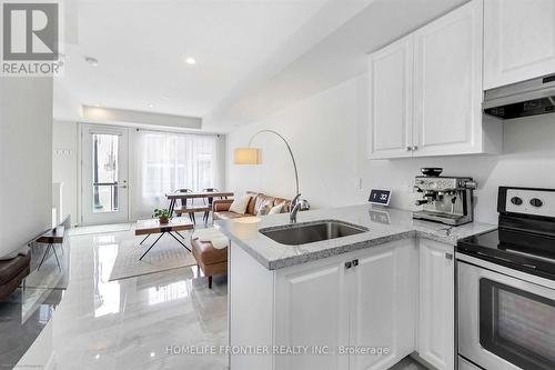 121 - 600 Alex Gardner Circle, Aurora, ON - Indoor Photo Showing Kitchen