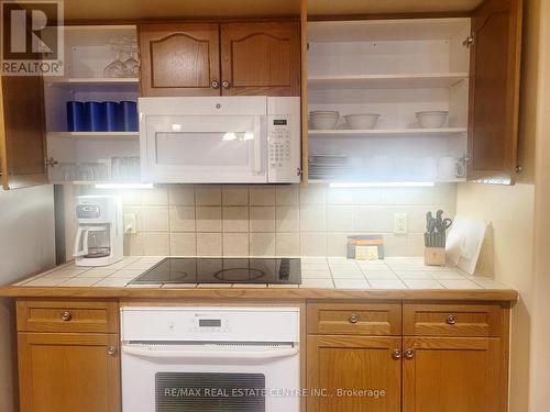 2326 - 90 Highland Drive, Oro-Medonte, ON - Indoor Photo Showing Kitchen