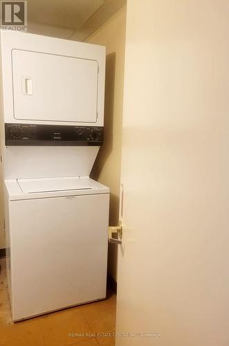 2326 - 90 Highland Drive, Oro-Medonte, ON - Indoor Photo Showing Laundry Room