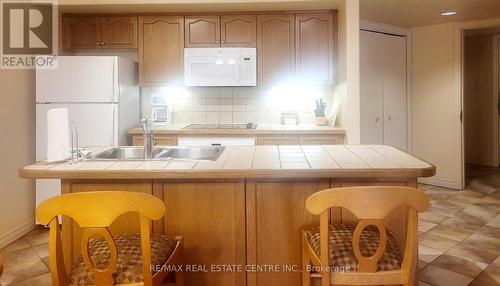 2326 - 90 Highland Drive, Oro-Medonte, ON - Indoor Photo Showing Kitchen With Double Sink