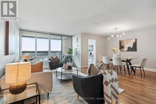 804 - 716 The West Mall, Toronto, ON - Indoor Photo Showing Living Room