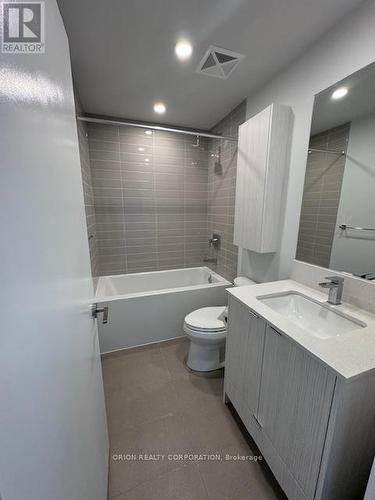 805 - 4130 Parkside Village Drive, Mississauga, ON - Indoor Photo Showing Bathroom