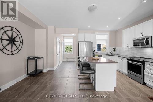 45 Rockmount Crescent, Gravenhurst, ON - Indoor Photo Showing Kitchen With Upgraded Kitchen