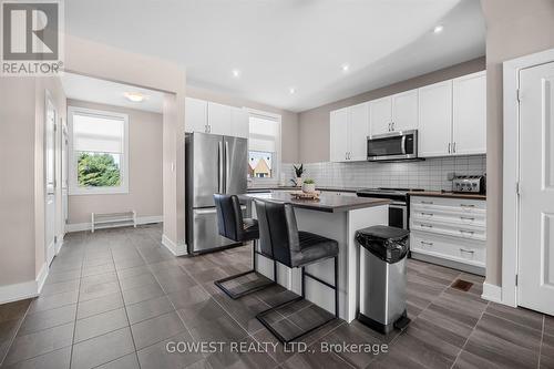 45 Rockmount Crescent, Gravenhurst, ON - Indoor Photo Showing Kitchen With Upgraded Kitchen