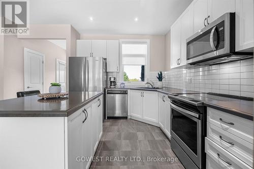 45 Rockmount Crescent, Gravenhurst, ON - Indoor Photo Showing Kitchen With Upgraded Kitchen