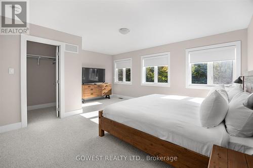 45 Rockmount Crescent, Gravenhurst, ON - Indoor Photo Showing Bedroom