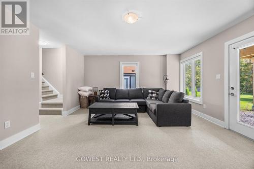 45 Rockmount Crescent, Gravenhurst, ON - Indoor Photo Showing Living Room