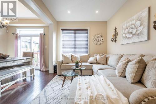 10 - 45 Seabreeze Crescent, Hamilton, ON - Indoor Photo Showing Living Room