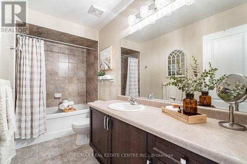 10 - 45 Seabreeze Crescent, Hamilton, ON - Indoor Photo Showing Bathroom