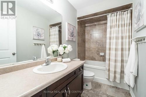 10 - 45 Seabreeze Crescent, Hamilton, ON - Indoor Photo Showing Bathroom