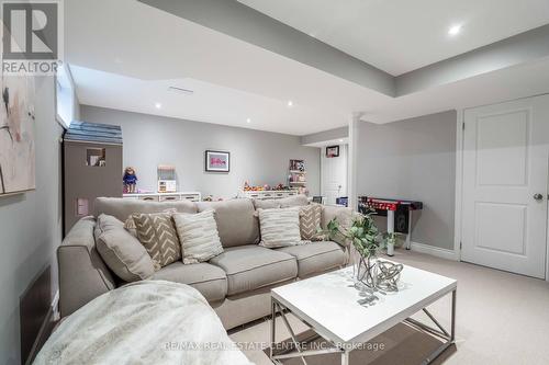 10 - 45 Seabreeze Crescent, Hamilton, ON - Indoor Photo Showing Living Room