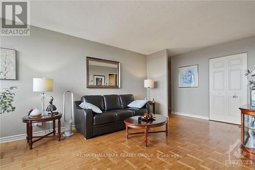 1401 - 1285 Cahill Drive, Ottawa, ON - Indoor Photo Showing Living Room