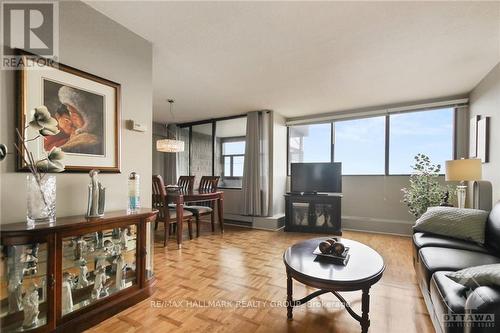 1401 - 1285 Cahill Drive, Ottawa, ON - Indoor Photo Showing Living Room