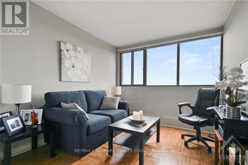 1401 - 1285 Cahill Drive, Ottawa, ON - Indoor Photo Showing Living Room