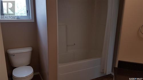 1 201 Carlyle Avenue, Carlyle, SK - Indoor Photo Showing Bathroom