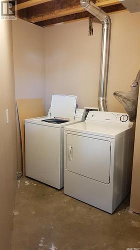 1 201 Carlyle Avenue, Carlyle, SK - Indoor Photo Showing Laundry Room