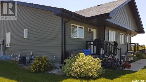 1 201 Carlyle Avenue, Carlyle, SK - Outdoor