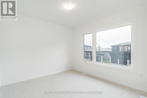 89 Berkely Street, Wasaga Beach, ON - Indoor Photo Showing Other Room