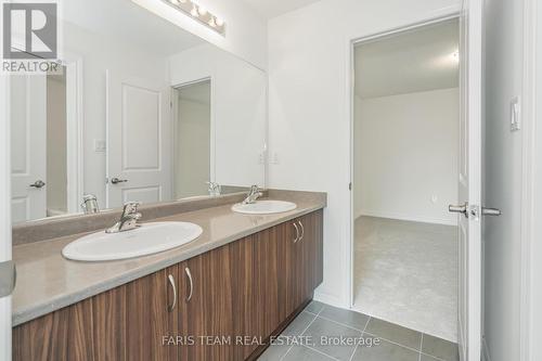 89 Berkely Street, Wasaga Beach, ON - Indoor Photo Showing Bathroom