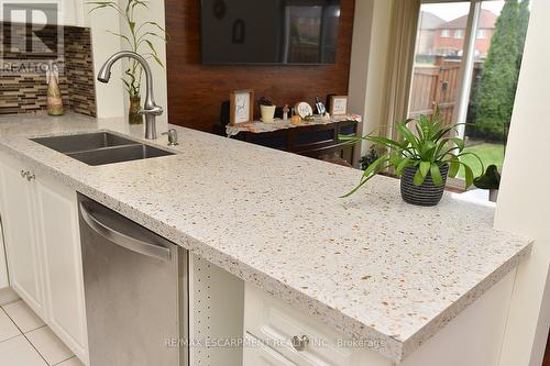 670 Lott Crescent, Milton, ON - Indoor Photo Showing Kitchen With Double Sink With Upgraded Kitchen