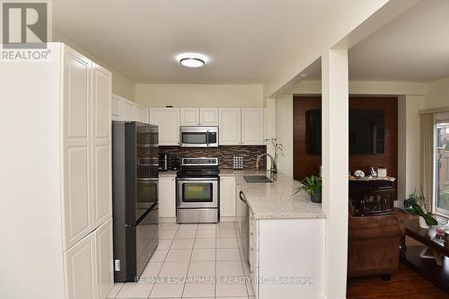 670 Lott Crescent, Milton, ON - Indoor Photo Showing Kitchen