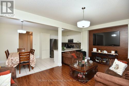 670 Lott Crescent, Milton, ON - Indoor Photo Showing Living Room