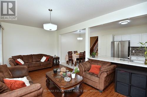 670 Lott Crescent, Milton, ON - Indoor Photo Showing Living Room