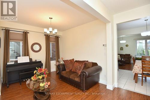 670 Lott Crescent, Milton, ON - Indoor Photo Showing Living Room