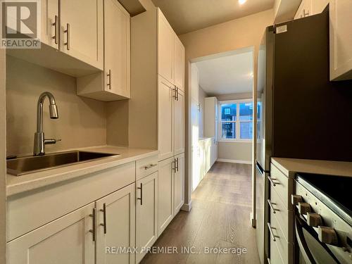 210 - 25 College Street E, Belleville, ON - Indoor Photo Showing Kitchen