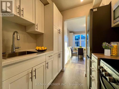 210 - 25 College Street E, Belleville, ON - Indoor Photo Showing Kitchen