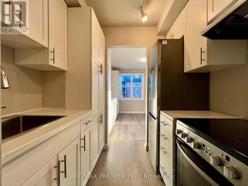 210 - 25 College Street E, Belleville, ON - Indoor Photo Showing Kitchen