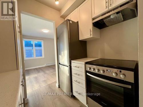 210 - 25 College Street E, Belleville, ON - Indoor Photo Showing Kitchen