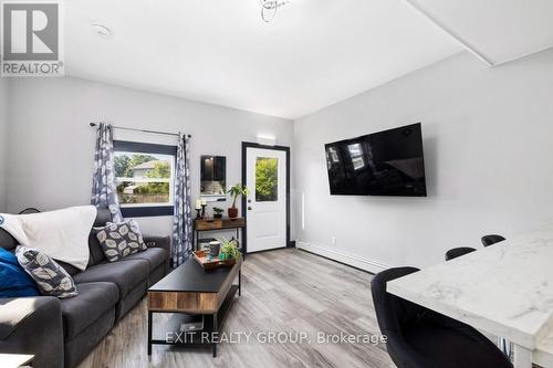 34 Strachan Street, Belleville, ON - Indoor Photo Showing Living Room