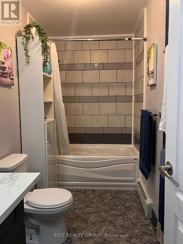 34 Strachan Street, Belleville, ON - Indoor Photo Showing Bathroom