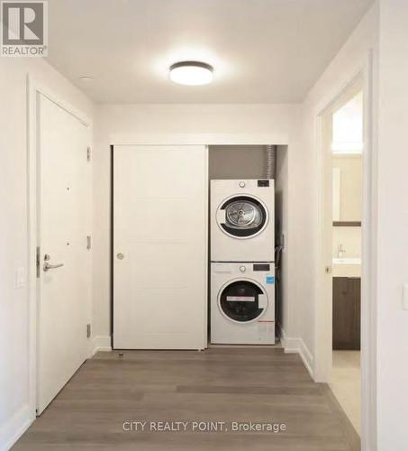 305 - 2525 Bathurst Street, Toronto, ON - Indoor Photo Showing Laundry Room