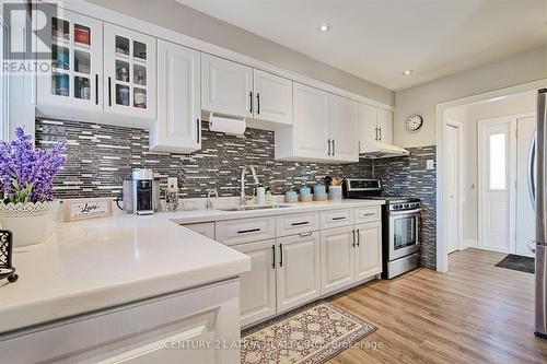 41 Pringle Avenue, Markham, ON - Indoor Photo Showing Kitchen With Upgraded Kitchen