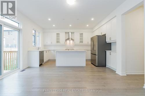 91 Berkely Street, Wasaga Beach, ON - Indoor Photo Showing Kitchen With Upgraded Kitchen