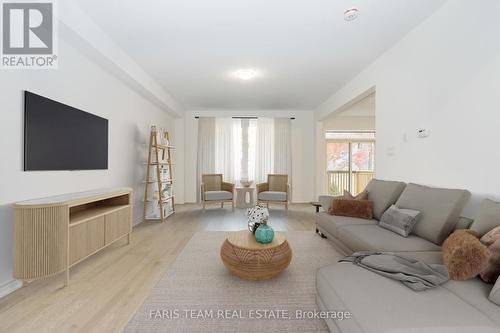 91 Berkely Street, Wasaga Beach, ON - Indoor Photo Showing Living Room