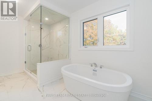 91 Berkely Street, Wasaga Beach, ON - Indoor Photo Showing Bathroom