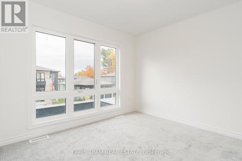 91 Berkely Street, Wasaga Beach, ON - Indoor Photo Showing Other Room