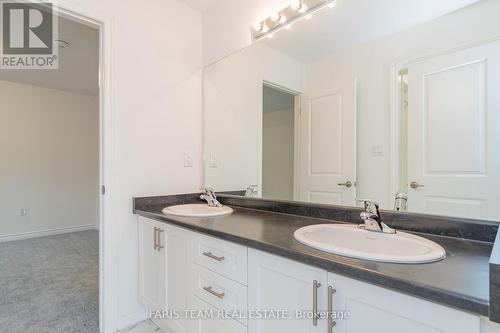 91 Berkely Street, Wasaga Beach, ON - Indoor Photo Showing Bathroom