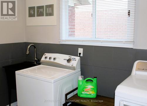 3235 Folkway Drive, Burlington, ON - Indoor Photo Showing Laundry Room