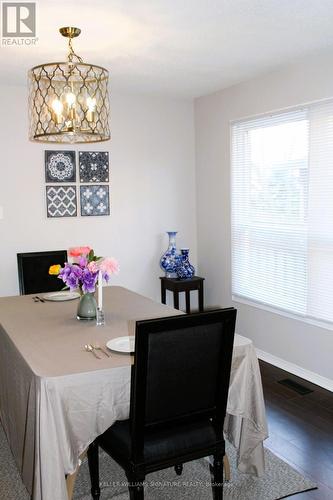 3235 Folkway Drive, Burlington, ON - Indoor Photo Showing Dining Room