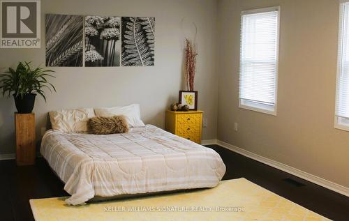 3235 Folkway Drive, Burlington, ON - Indoor Photo Showing Bedroom