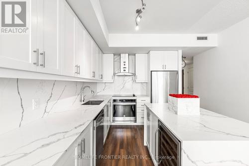 Th 102 - 9618 Yonge Street, Richmond Hill, ON - Indoor Photo Showing Kitchen With Stainless Steel Kitchen With Upgraded Kitchen