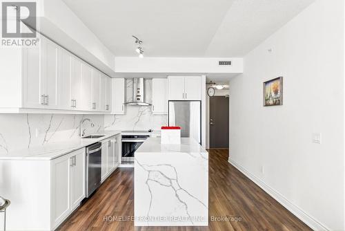 Th 102 - 9618 Yonge Street, Richmond Hill, ON - Indoor Photo Showing Kitchen With Stainless Steel Kitchen