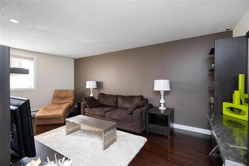 317 1710 Taylor Avenue, Winnipeg, MB - Indoor Photo Showing Living Room